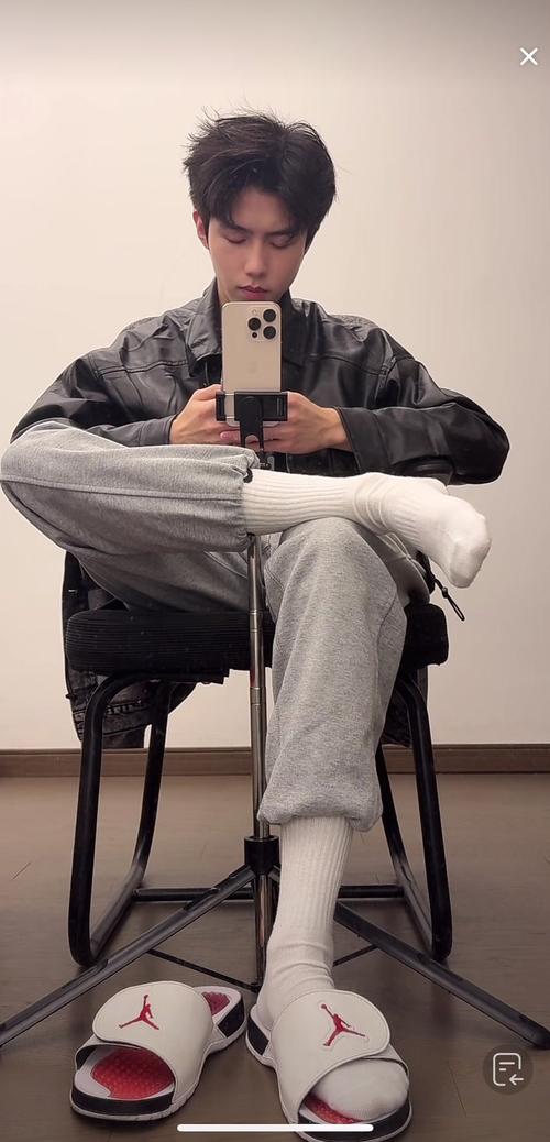 白袜chinese飞机GayVideo重新开放了？网友：一开始体验！