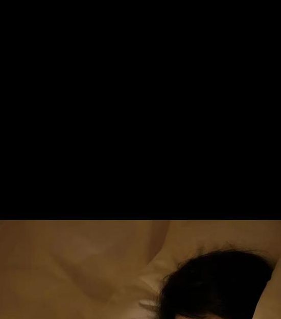 晚上一个人睡不着在线看简直是太给力了，网友：确实