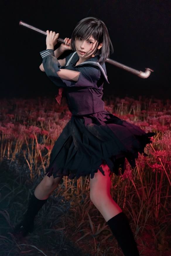 《寂静岭f》中的女主角经过超高还原度的COS展示：年轻学生变身为水管战神的JK女神！

