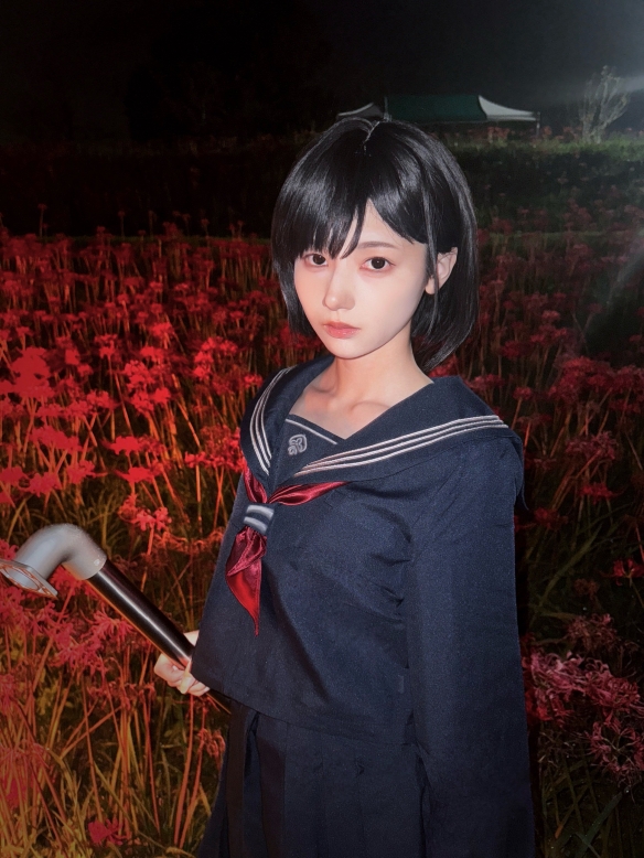 《寂静岭f》中的女主角经过超高还原度的COS展示：年轻学生变身为水管战神的JK女神！

