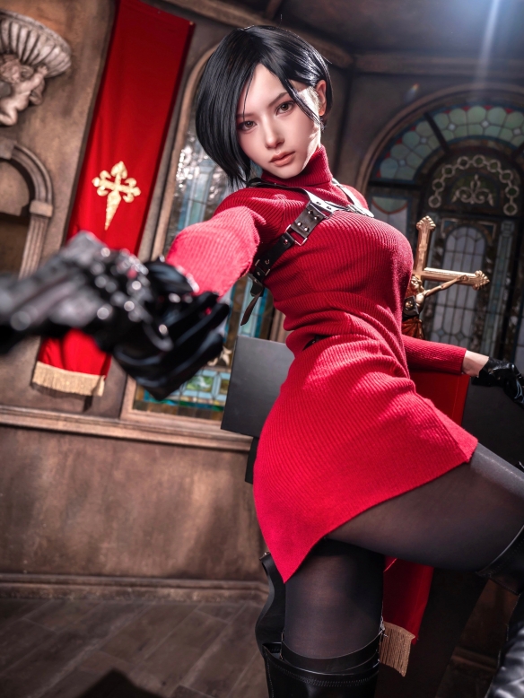 《寂静岭f》中的女主角经过超高还原度的COS展示：年轻学生变身为水管战神的JK女神！

