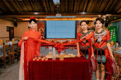 湖南领先的移动游戏企业如何打造其玩家狂欢的IP，从帝国手游五周年庆典到“草花粉丝节”的全面运作