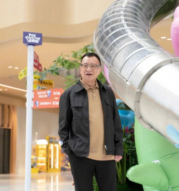 香港资深演艺界人物许绍雄先生因癌症引发身体机能衰竭,近日不幸离世,享年76岁_业内人士纷纷哀悼
香港资深演艺界人物许绍雄先生因癌症引发身体机能衰竭,近日不幸离世,享年76岁_业内人士纷纷哀悼