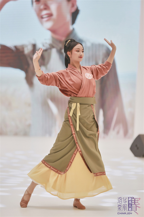 2025年ChinaJoy洛裳华服·新秀大赛的承办招标正式开启，期待各方企业积极参与。  
