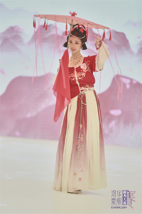 2025年ChinaJoy洛裳华服·新秀大赛的承办招标正式开启，期待各方企业积极参与。  
