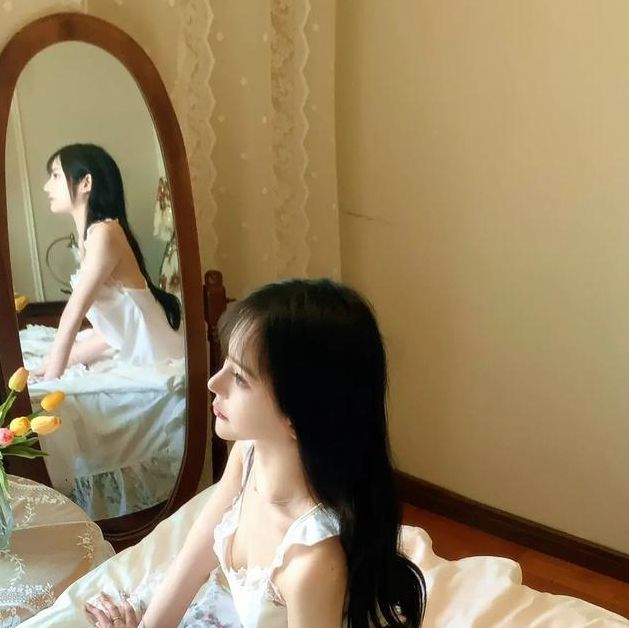 粉嫩被两个黑粗大频繁进出