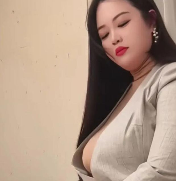 YouPornYouJizz丰满少妇