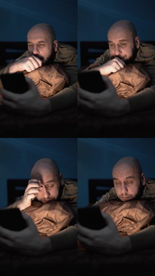 男生晚上睡不着想看b站