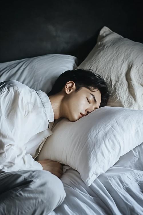 男生晚上睡不着想看b站