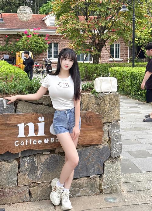 小尤奈车里6分钟视频